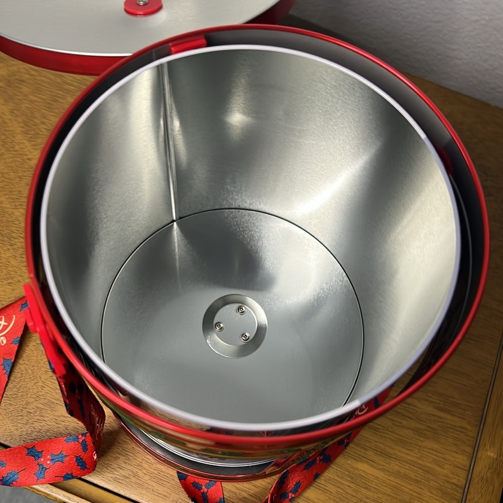 Disney Holiday 2022 Musical popcorn bucket - Picture 6 of 7